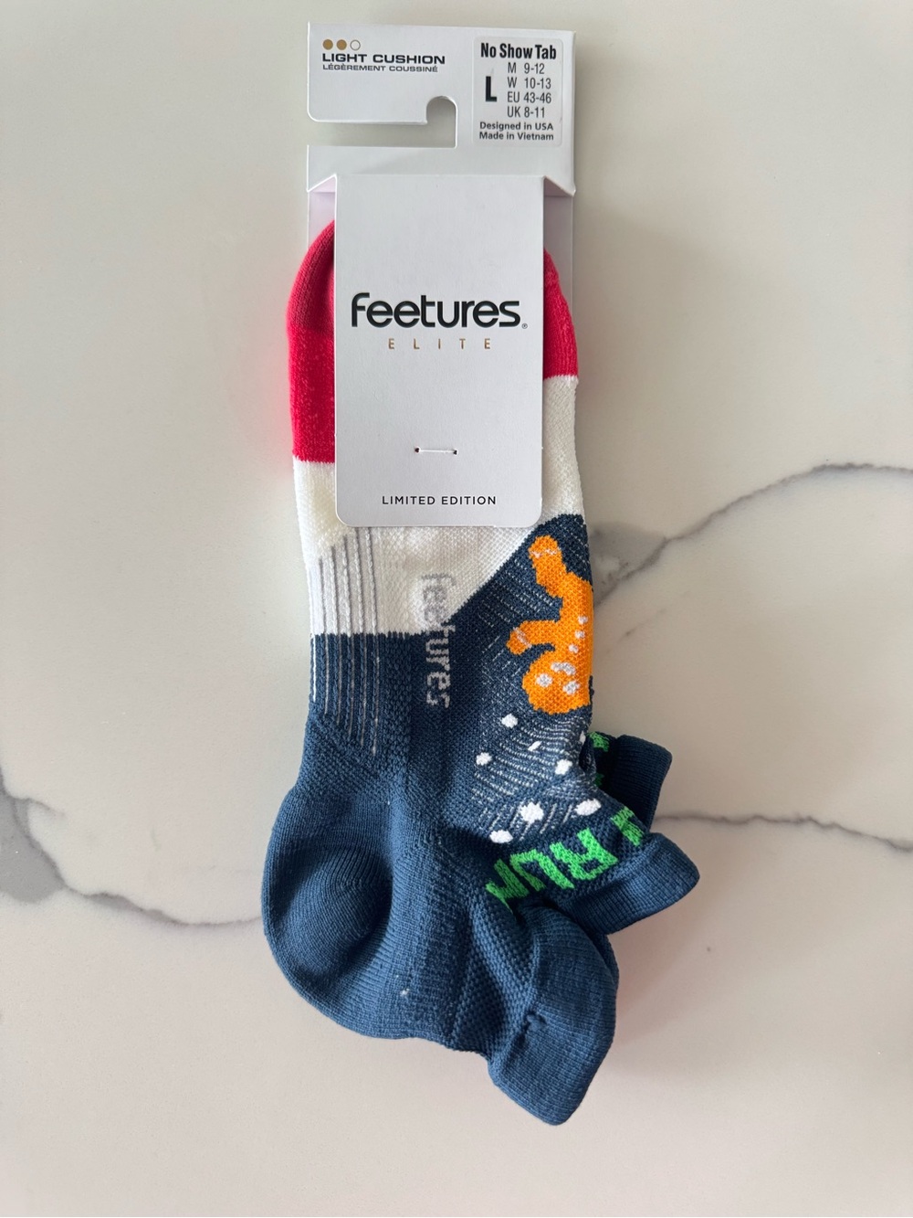 Feetures gingerbread No-Show Tab Socks - Navy, Pink, White